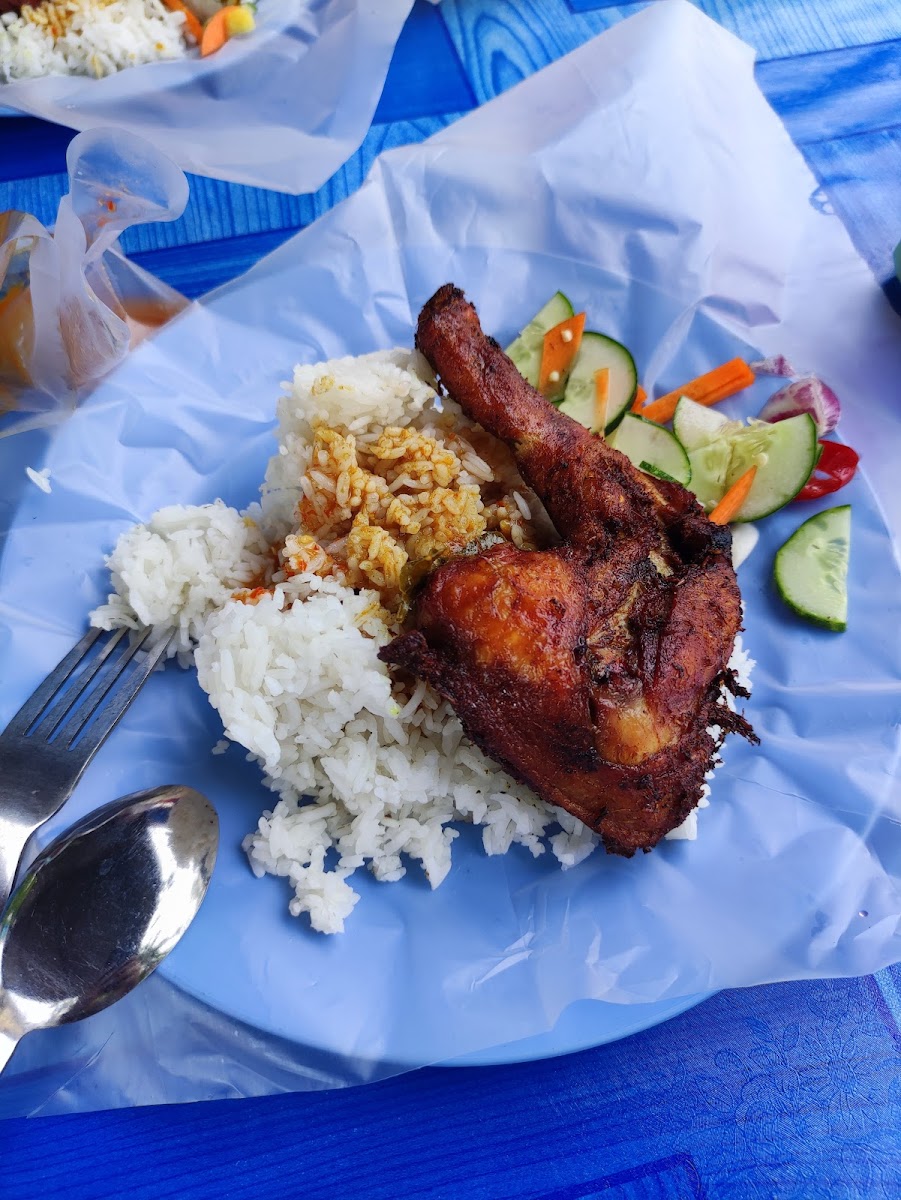 Kak Mah Nasi Kukus Ayam Berempah