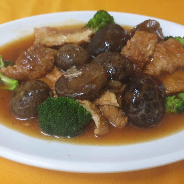 Braised Dried Beancurd with Mushroom & Brocolli
