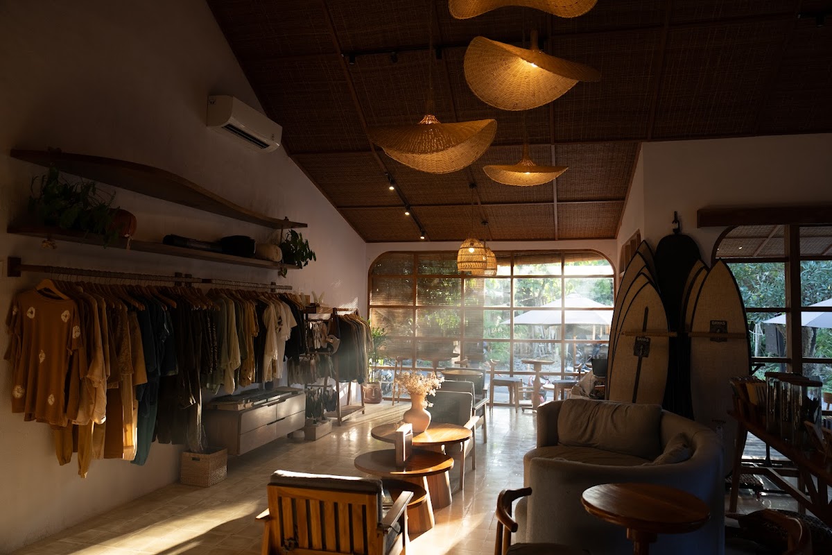 KARMAFREE Surf Shop & Café