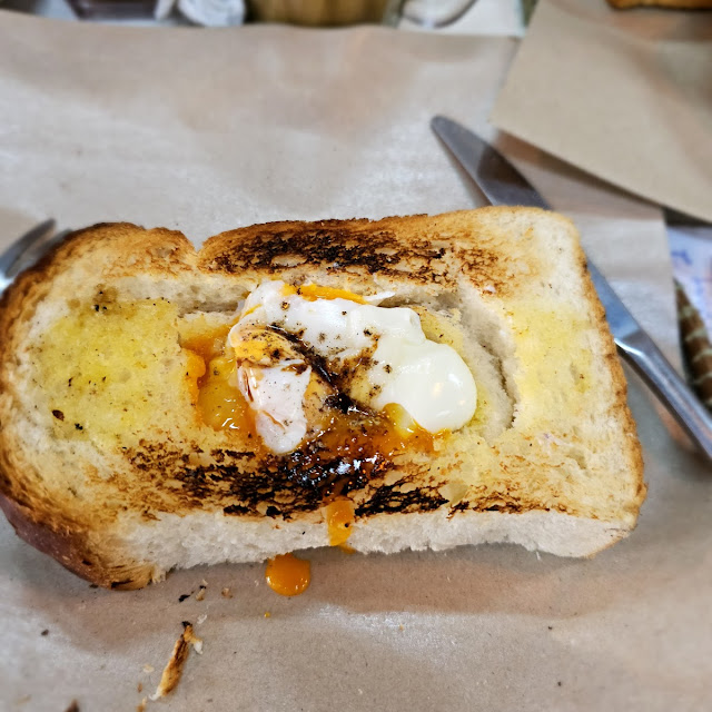Roti Bakar Telur Goyang