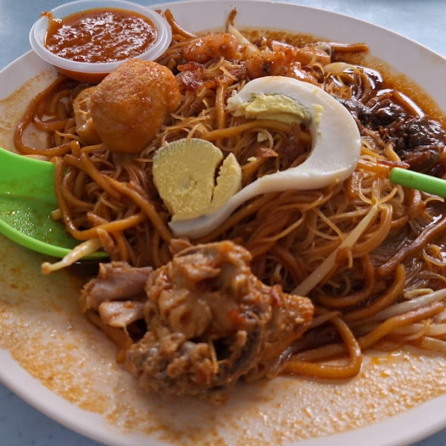 Konlo Mee with Curry Sauce