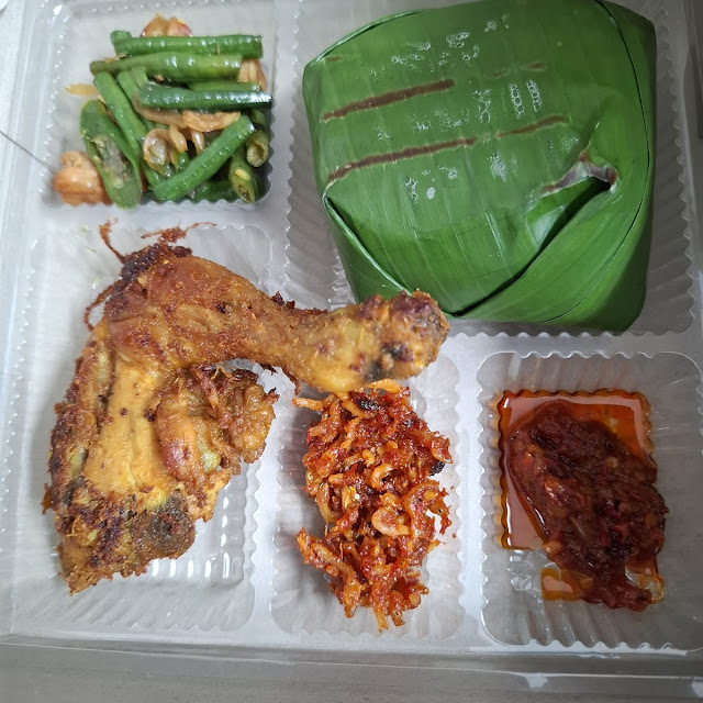 Nasi Liwet Ayam Goreng