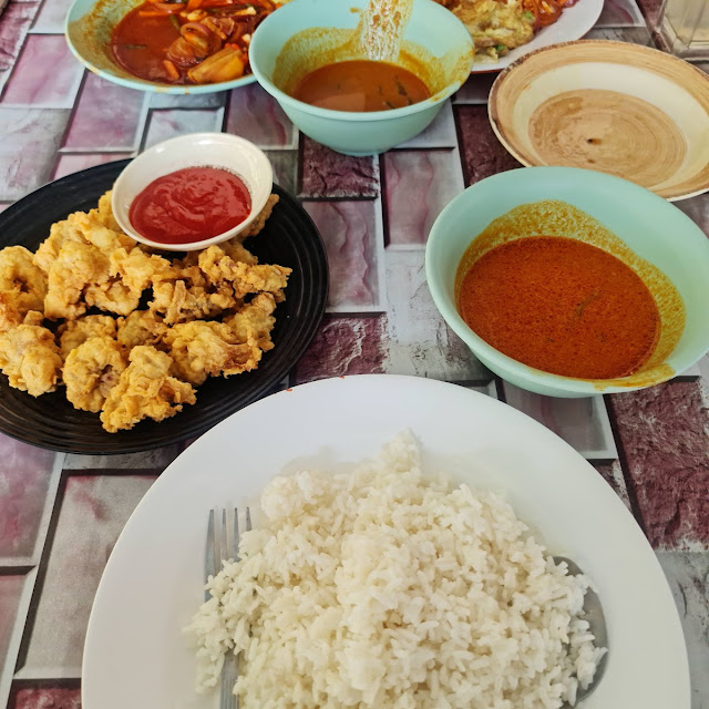 Nasi Gulai Sotong Celup Tepung