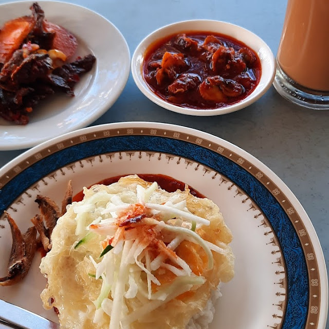 Nasi Lemak Berlauk
