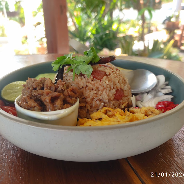 ข้าวคลุกกะปิ