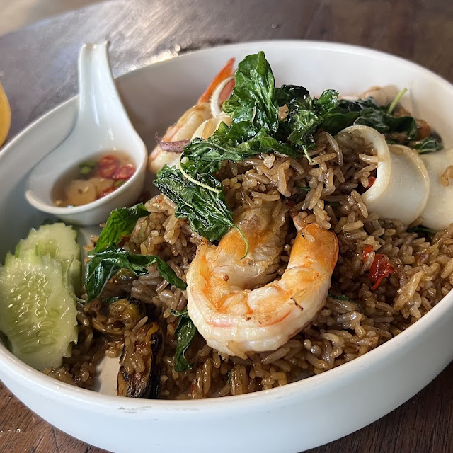 ข้าวผัดต้มยําทะเล