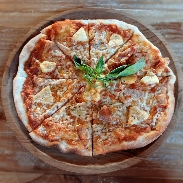 Hawaiian Pizza