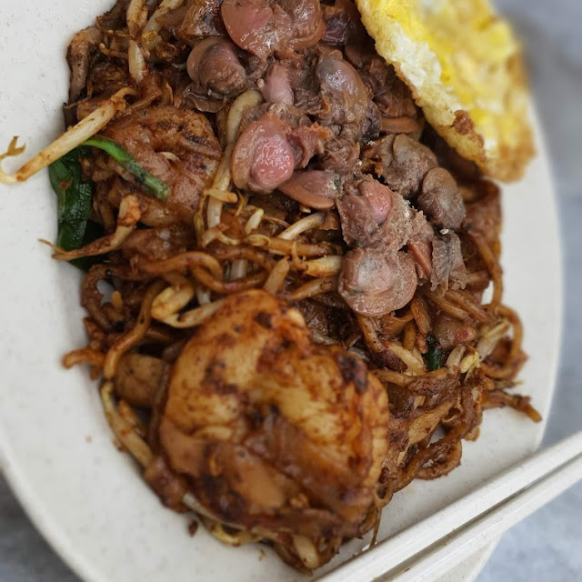 Fried Kuay Teow with Extra Cockles and Big Prawn