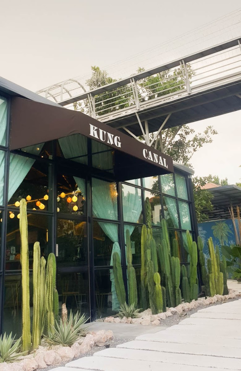Kung Canal Café