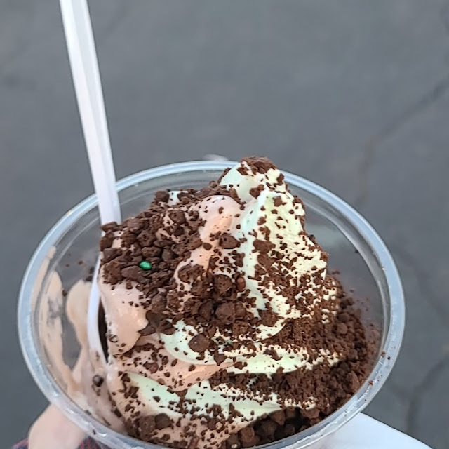 Mint & Chocolate Twist with Cookie Crumble Topping