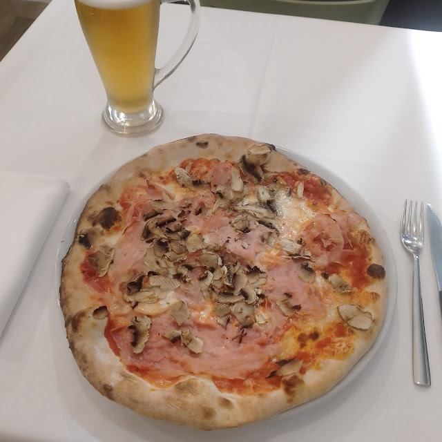 Pizza Prosciutto E Funghi Bianca