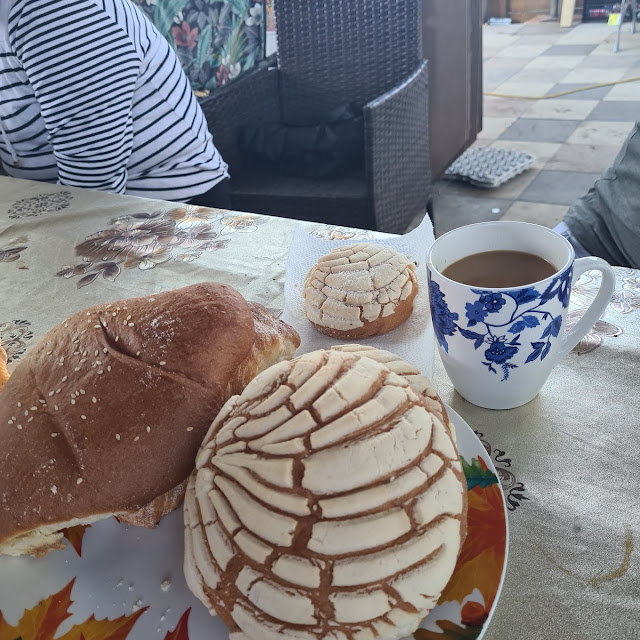Conchas Y Semita Con Cafe Ya En Casa