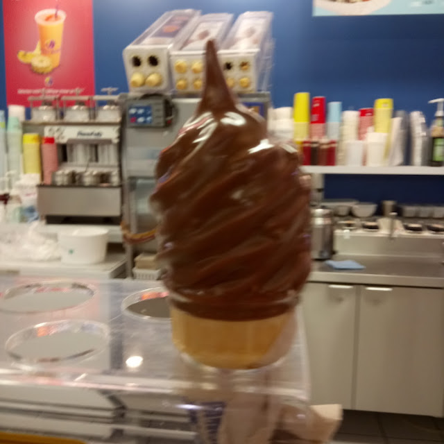 Crème Glacée Trempé Dans Le Chocolat