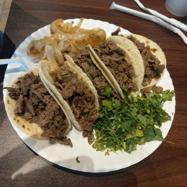 Tacos De Bistec Con Queso Y Aguacate