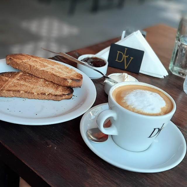 Cortado Doble Y Tostadas