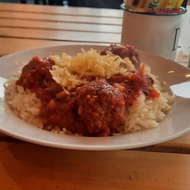Albóndigas Con Arroz