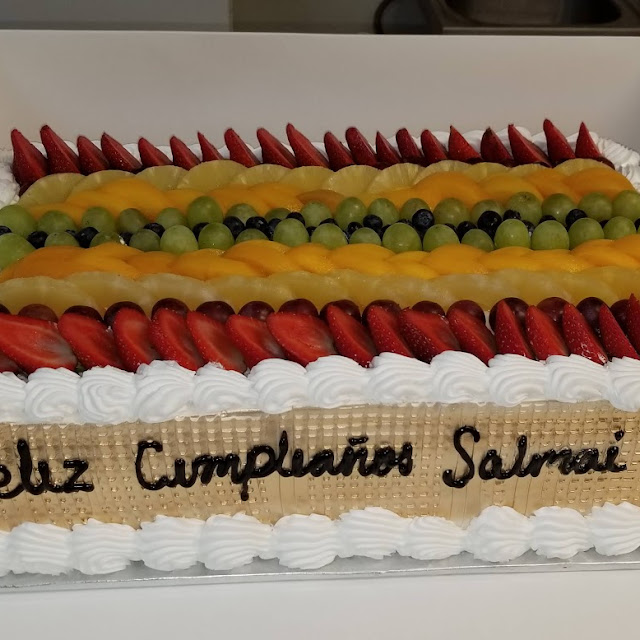 Mil Hojas Cake Fresa Y Durazno En El Centro