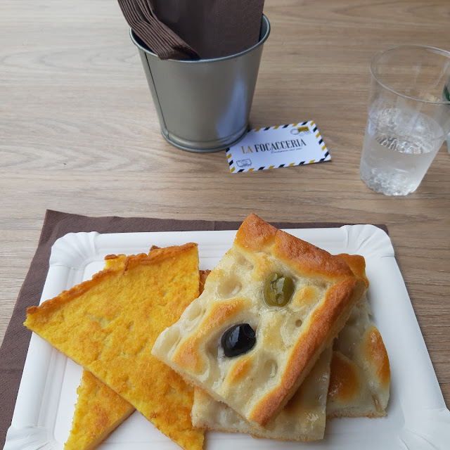 Mezza Teglia Di Focaccia Con Le Olive - 4 Pezzi