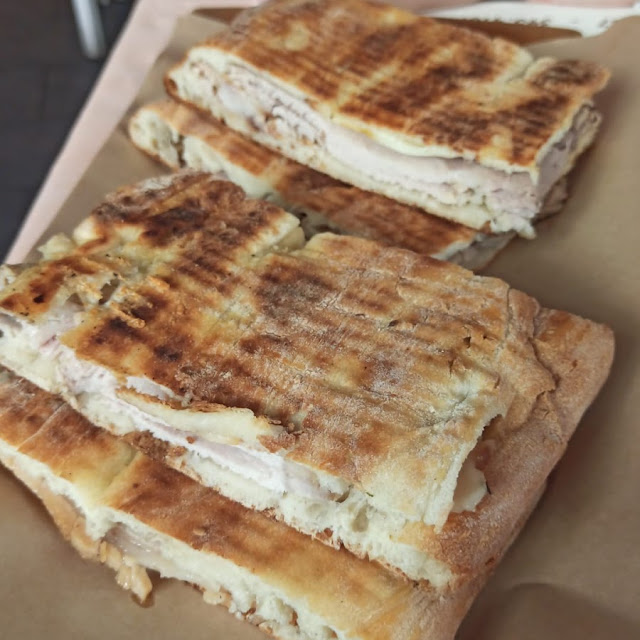 Focaccia Con Porchetta E Provola