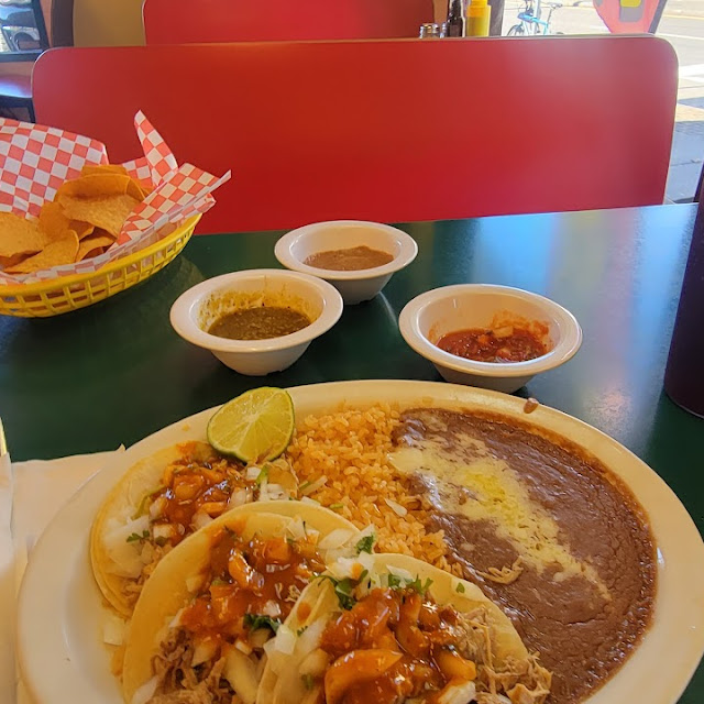 Super Burrito Carnitas