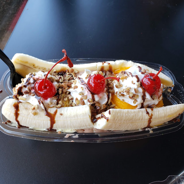 Banana Split and Fresas Con Crema