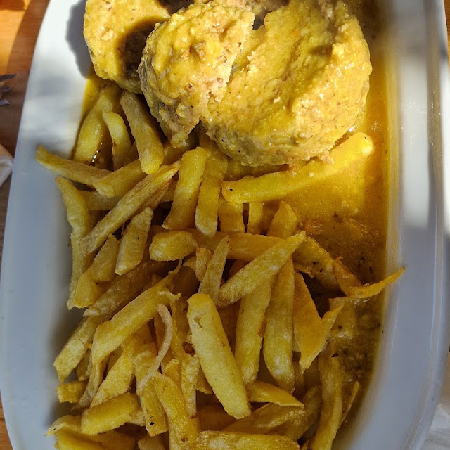 Albondigones