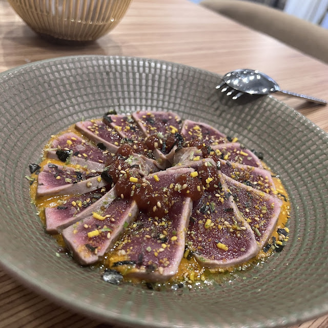 Atún Rojo Con Crema de Ají Amarillo Asado