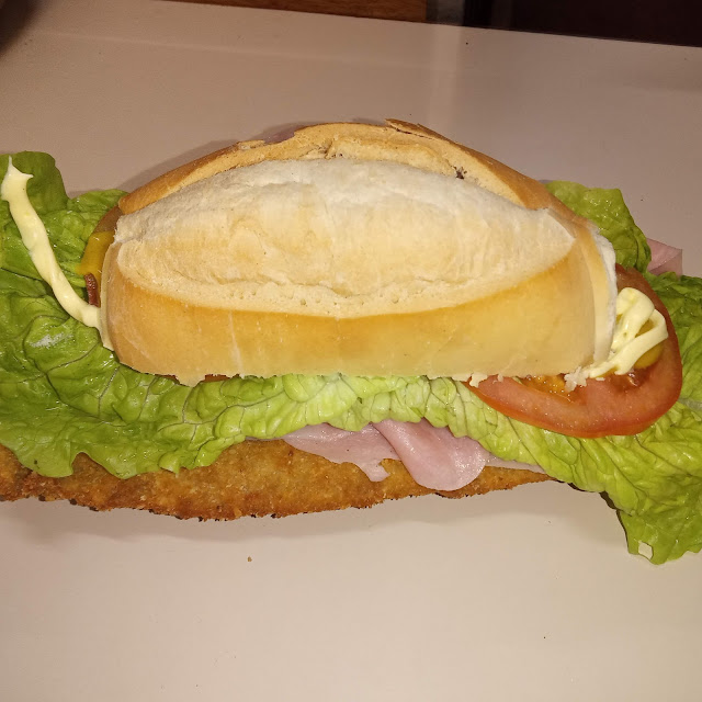 Sandwich de Milanesa de Carne Completo Con Papas Fritas
