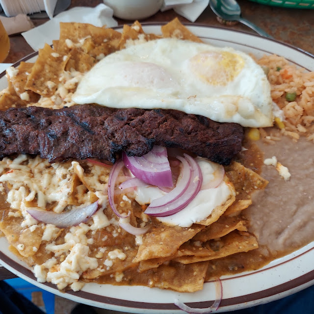 Chilaquiles Rojos Con Arrachera
