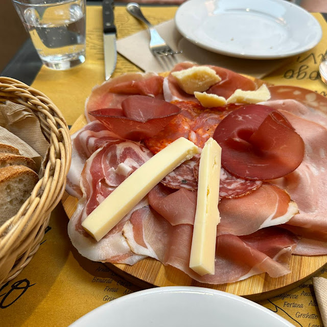 Tagliere Di Salumi E Formaggi