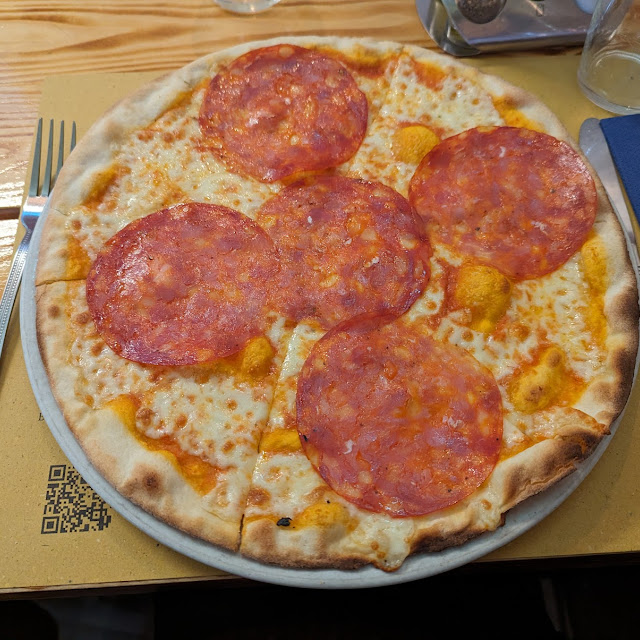 Pizza Con Salame Napolitano
