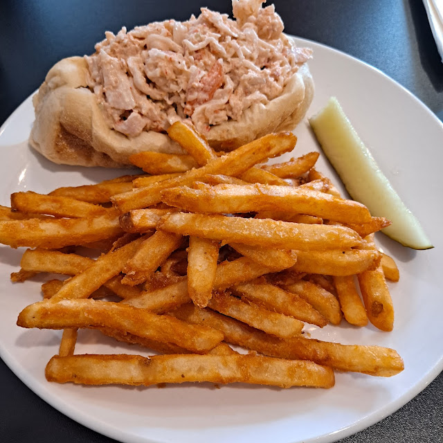 Lobster Roll with Fries