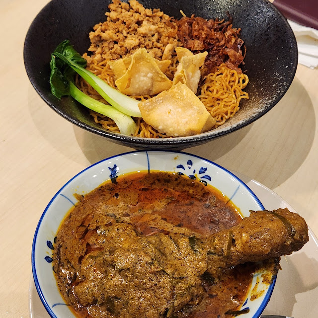 Dry Noodle with Rendang Chicken