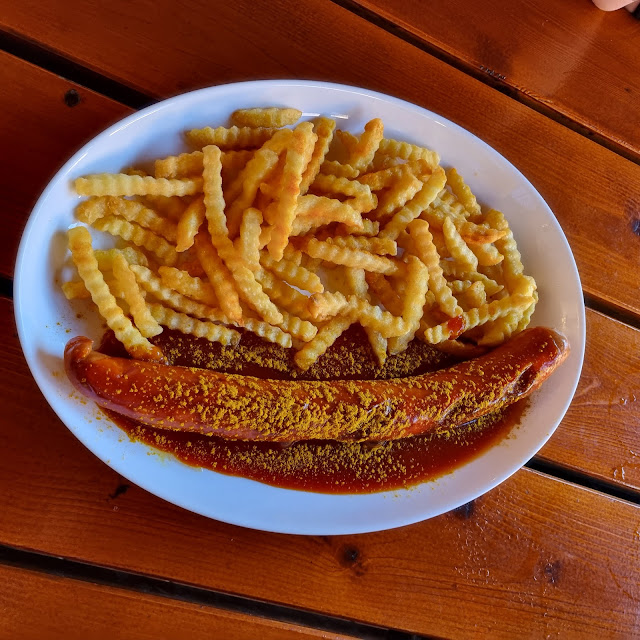 Currywurst Mit Pommes