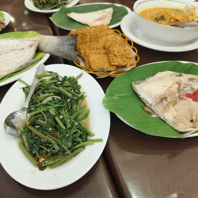 Cah Kangkung Dan Tempe Goreng