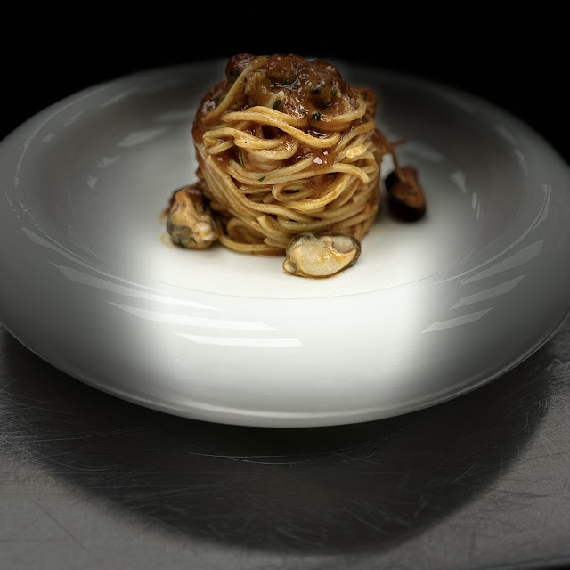 Pâtes Alla Chitarra Servies Avec Moules Palourdes Calamars Et Crevettes