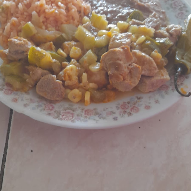 Calabacita Con Puerco Y Elote