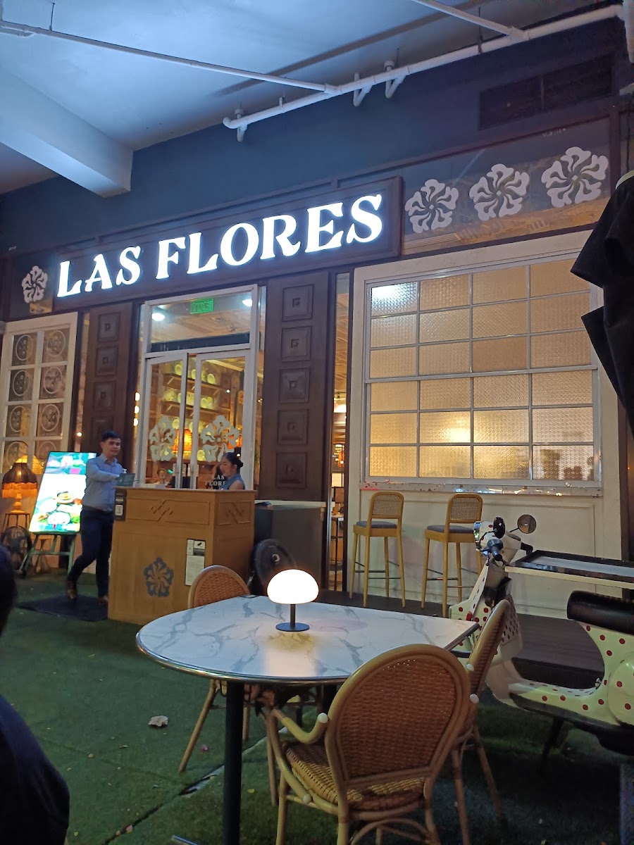 Las Flores Uptown Ritz