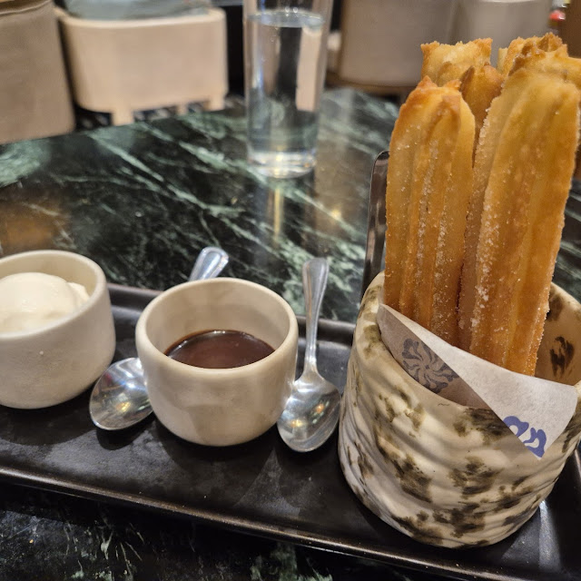 Churros Con Chocolate