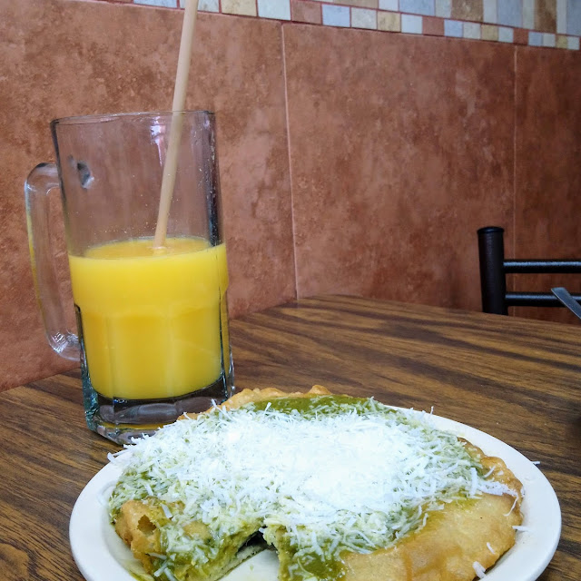 Memela Sencilla Y Jugo de Naranja Chico