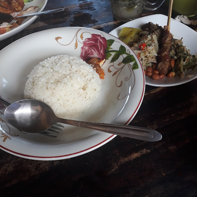 Nasi Lawar Kuwir Bebek