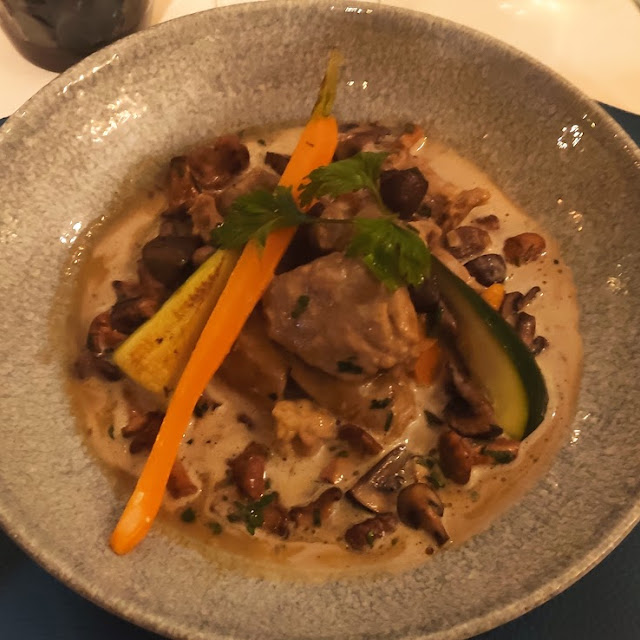 Fricassée de Veau Aux Champignons Girolles