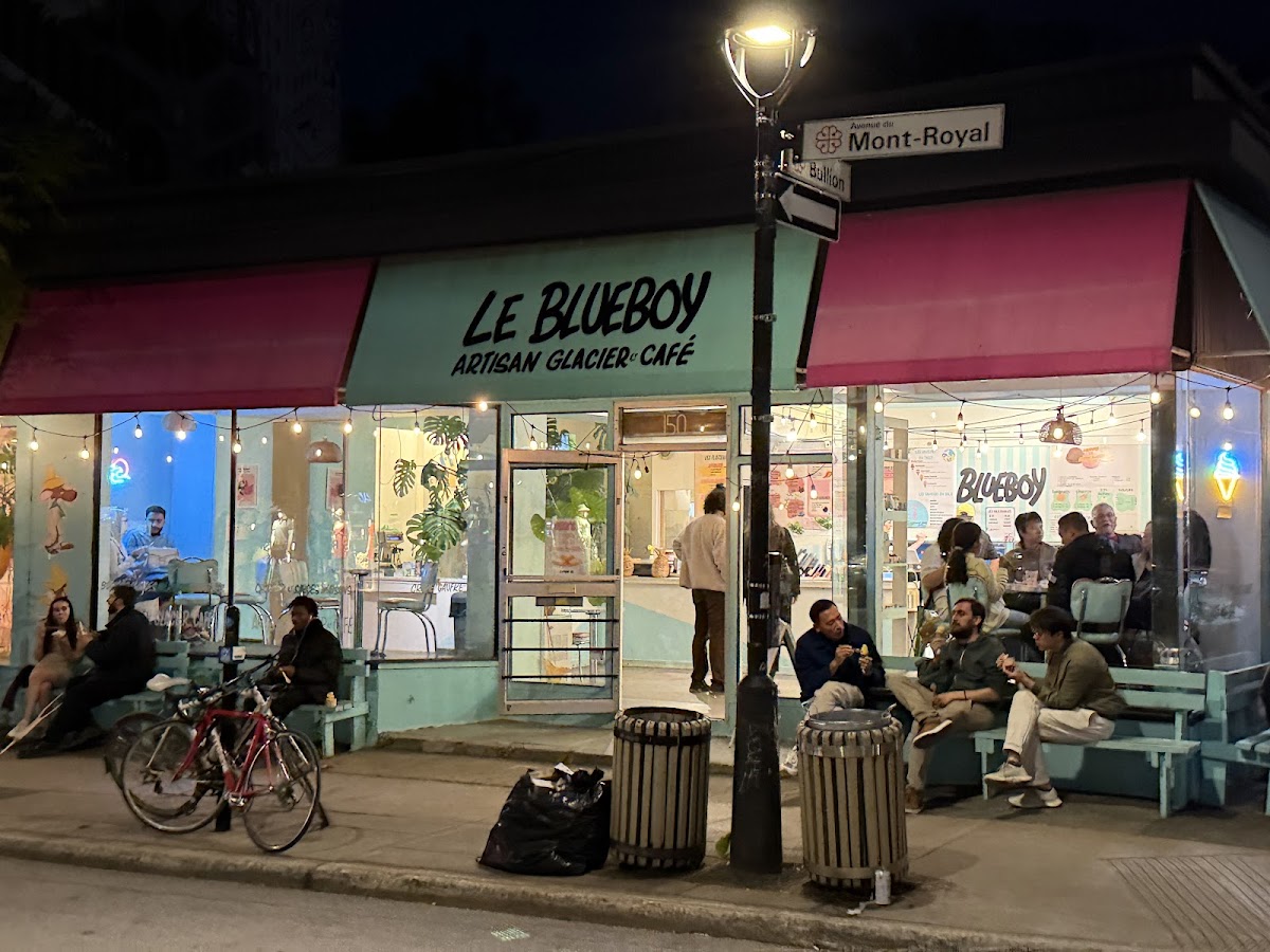 Le Blueboy: Artisan Glacier