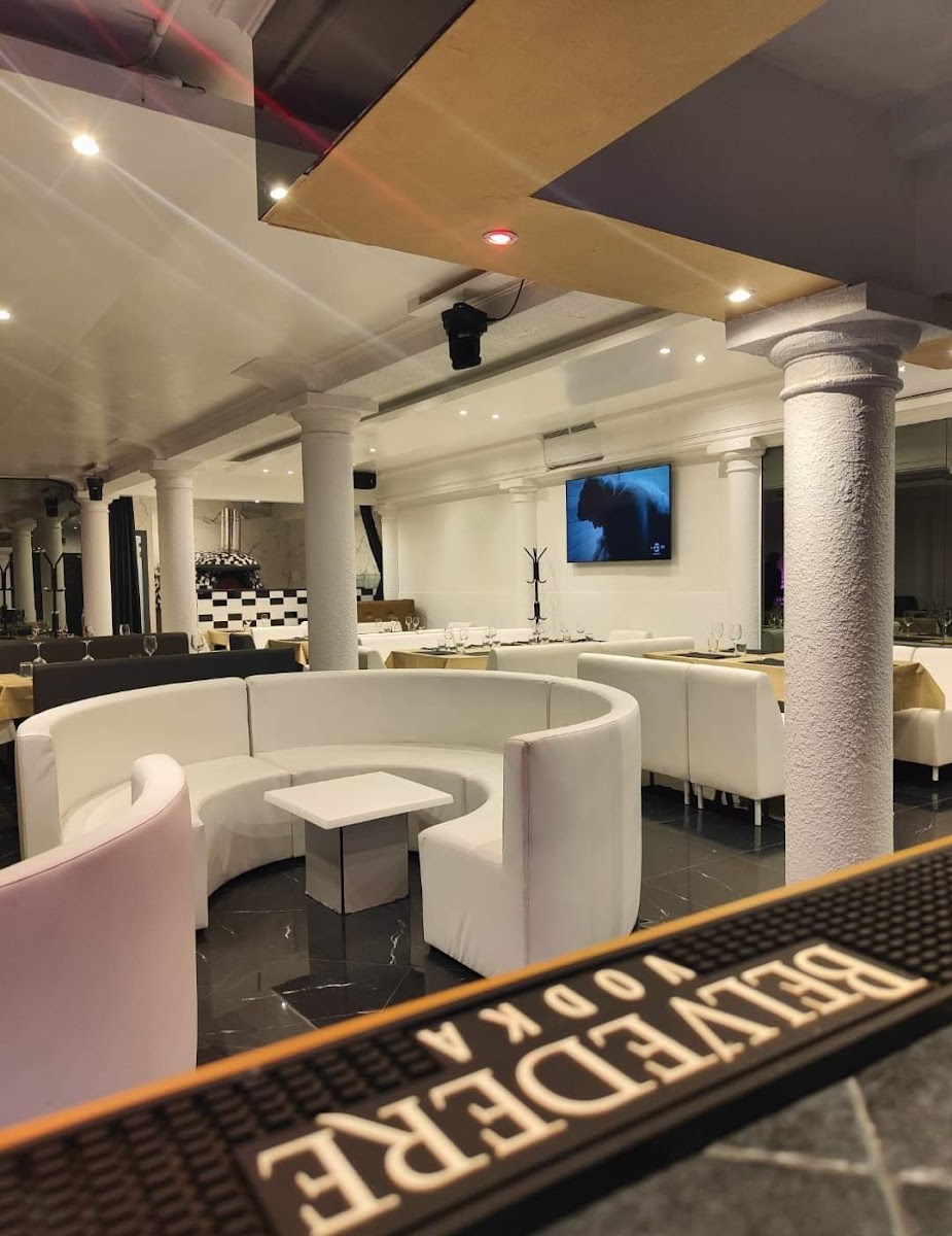 LE COLONNE - PIZZERIA, LOUNGE BAR, EVENTI