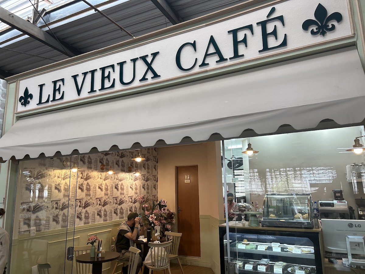 Le Vieux Café
