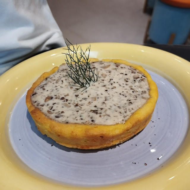 Garlic Cream Cheese Pie