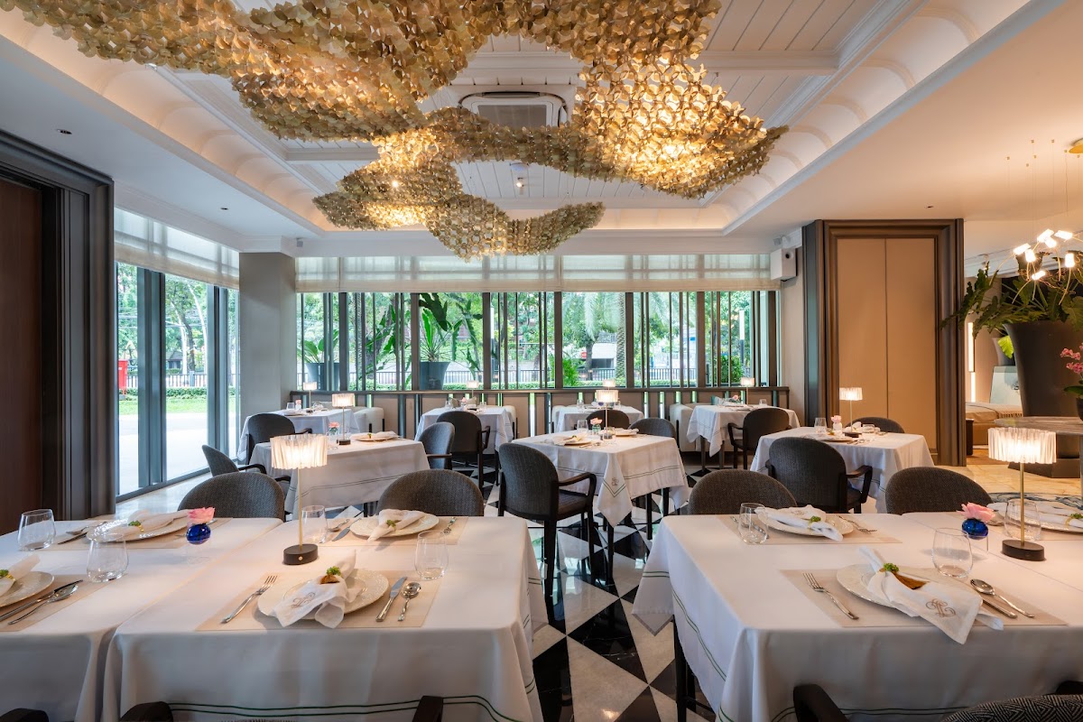 Lenore Exquisite Dining