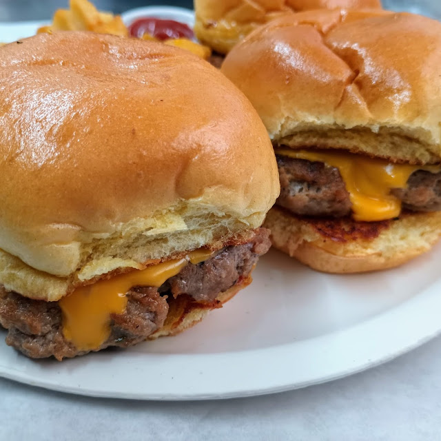 Cheeseburger Sliders with Fries