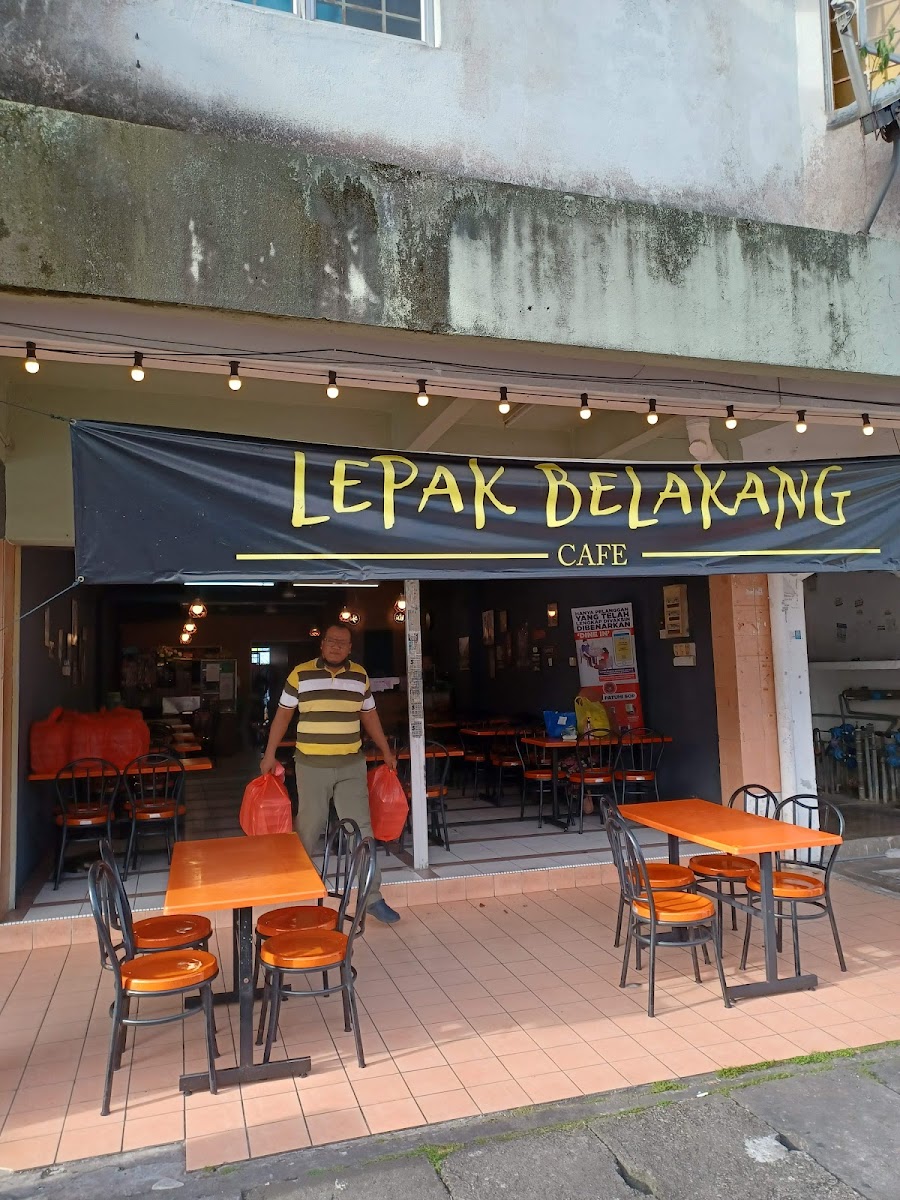 Lepak Belakang Cafe