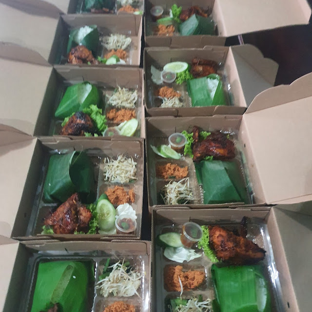 Naskot Ayam Bakar Urap